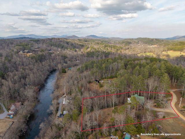 153 Riverview Circle, Blue Ridge, GA 30513