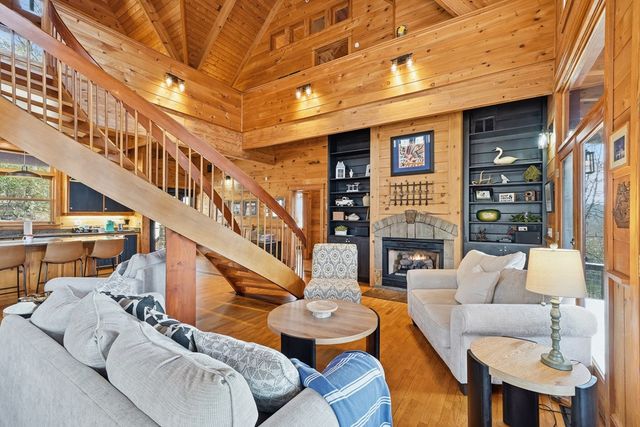 153 Riverview Circle, Blue Ridge, GA 30513