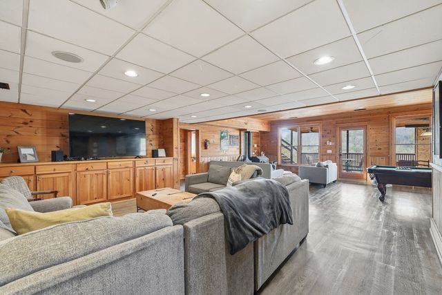 153 Riverview Circle, Blue Ridge, GA 30513