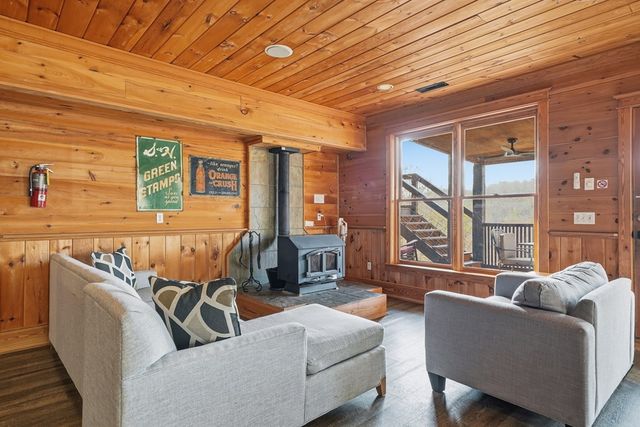 153 Riverview Circle, Blue Ridge, GA 30513