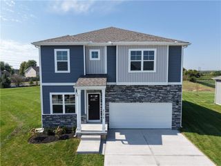 21810 Lucca Lane, Peculiar, MO 64078