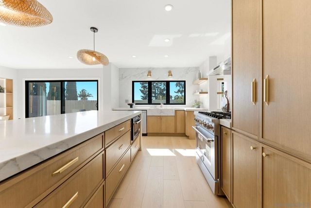 6016 Wenrich Pl, San Diego, CA 92120