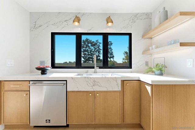 6016 Wenrich Pl, San Diego, CA 92120