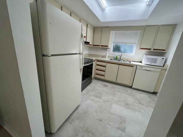 658 NE 6th Court L, Boynton Beach, FL 33435