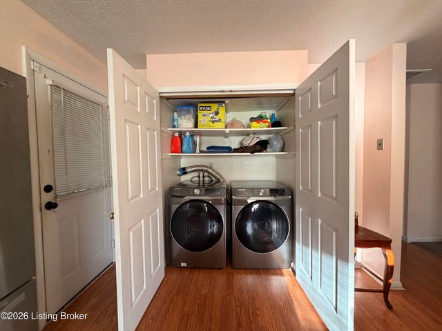6009 Emmalee Dr, Louisville, KY 40219