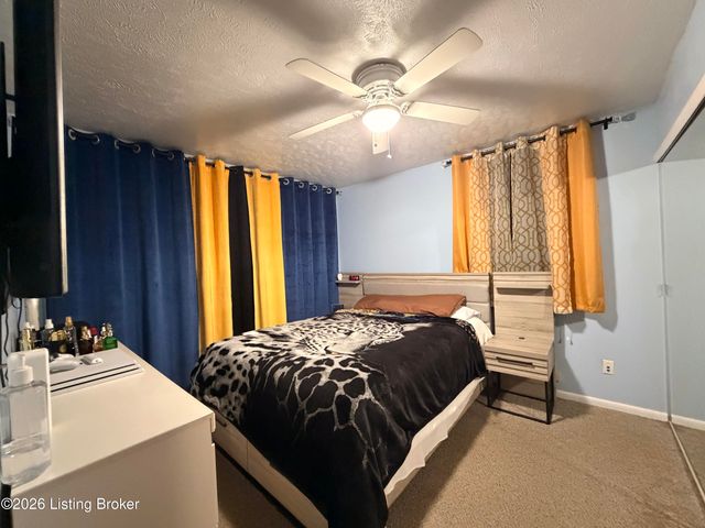 6009 Emmalee Dr, Louisville, KY 40219