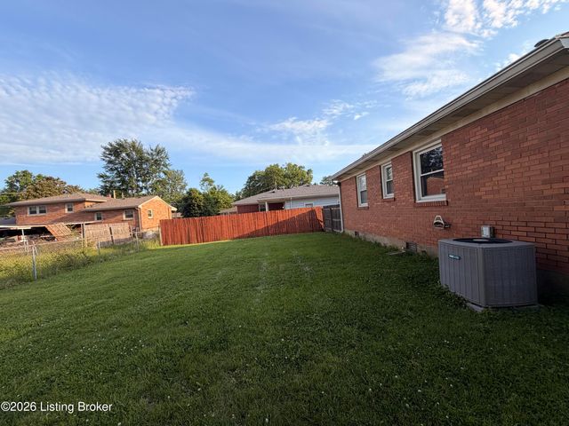 6009 Emmalee Dr, Louisville, KY 40219