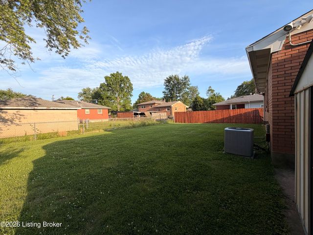 6009 Emmalee Dr, Louisville, KY 40219