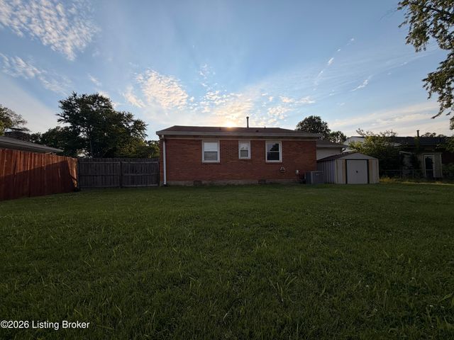 6009 Emmalee Dr, Louisville, KY 40219