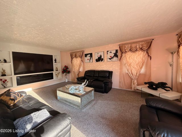 6009 Emmalee Dr, Louisville, KY 40219