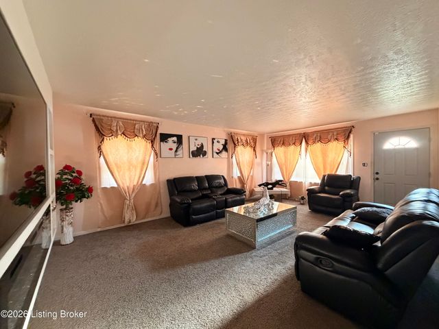 6009 Emmalee Dr, Louisville, KY 40219