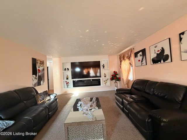 6009 Emmalee Dr, Louisville, KY 40219