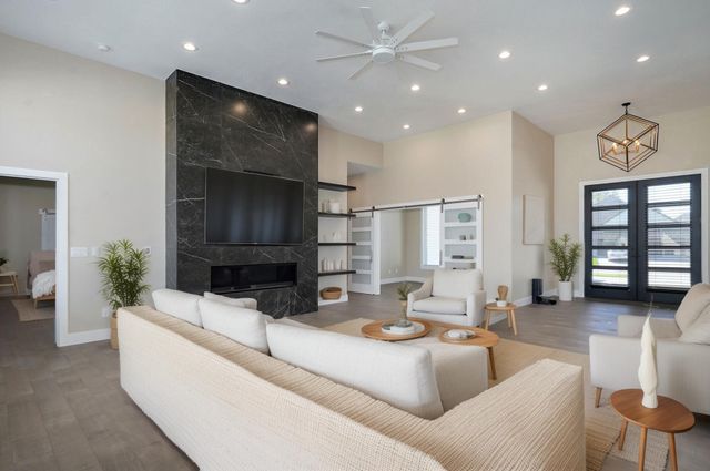 208 N Glengary Drive, Nixa, MO 65714