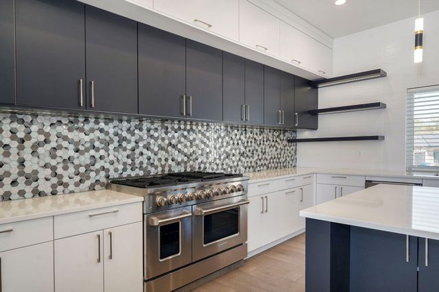 208 N Glengary Drive, Nixa, MO 65714