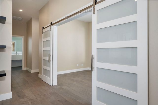 208 N Glengary Drive, Nixa, MO 65714