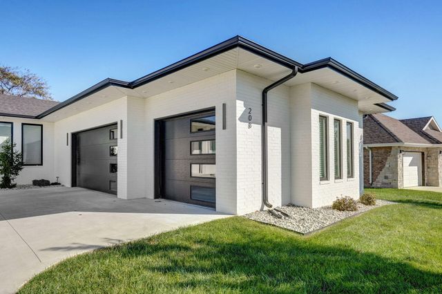 208 N Glengary Drive, Nixa, MO 65714