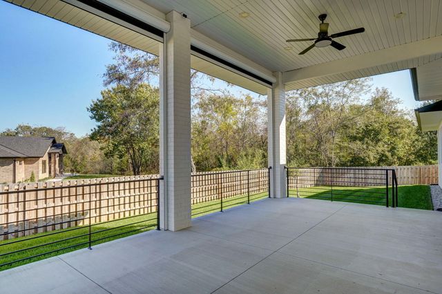 208 N Glengary Drive, Nixa, MO 65714