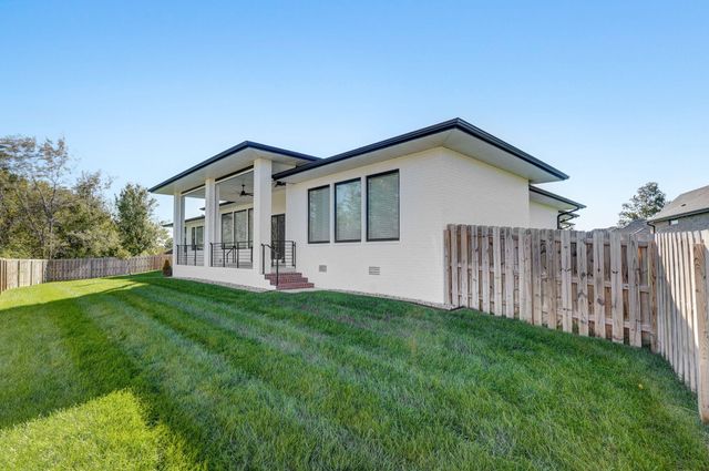 208 N Glengary Drive, Nixa, MO 65714