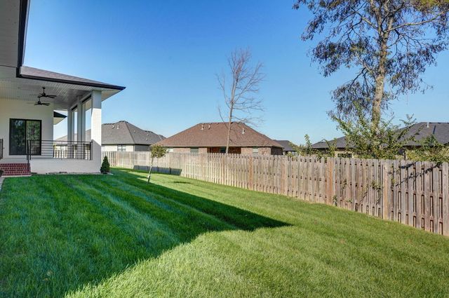 208 N Glengary Drive, Nixa, MO 65714