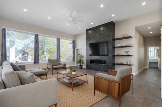 208 N Glengary Drive, Nixa, MO 65714