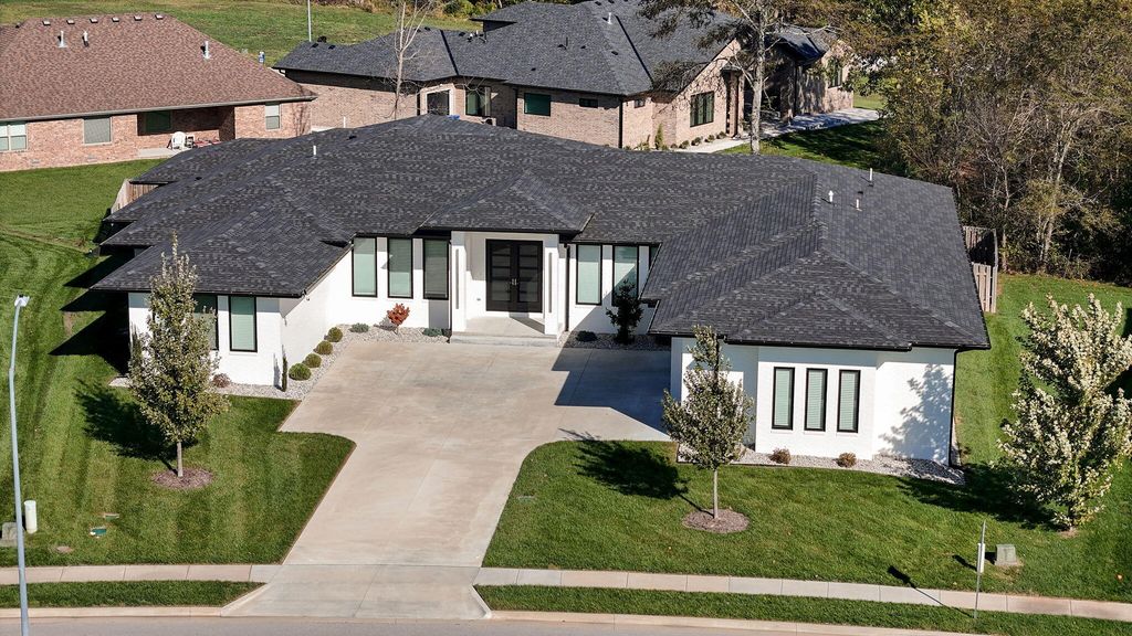 208 N Glengary Drive, Nixa, MO 65714