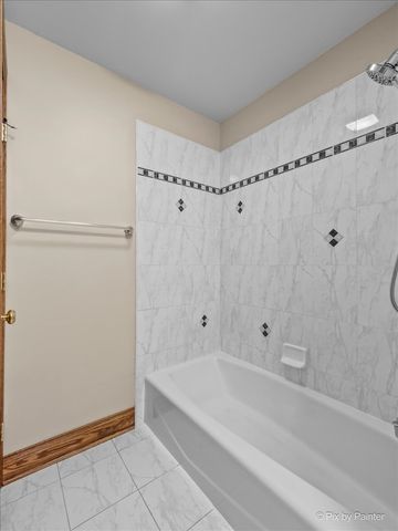 28730 W Harvest Glen Circle, Cary, IL 60013