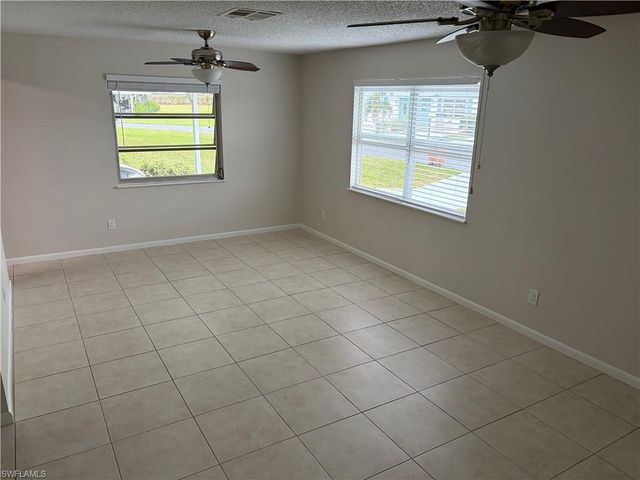 12 Desert Candle CIR, Lehigh Acres, FL 33936