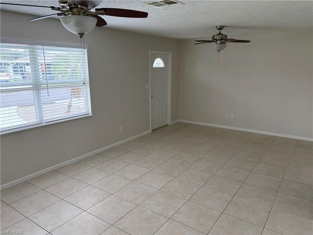 12 Desert Candle CIR, Lehigh Acres, FL 33936