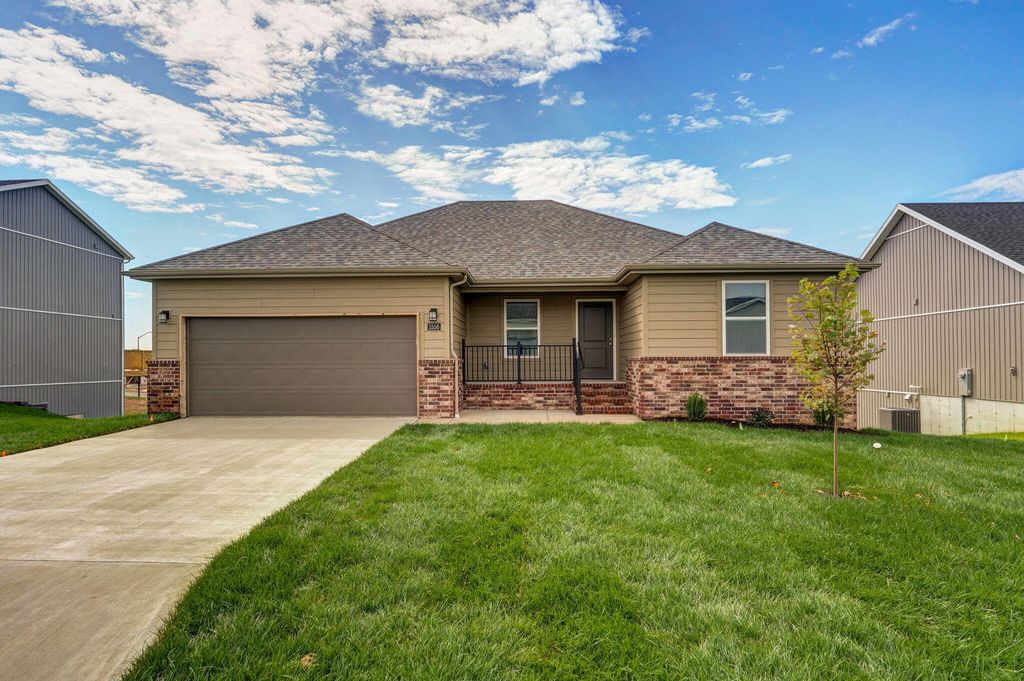 1556 East Macon Street, Republic, MO 65738