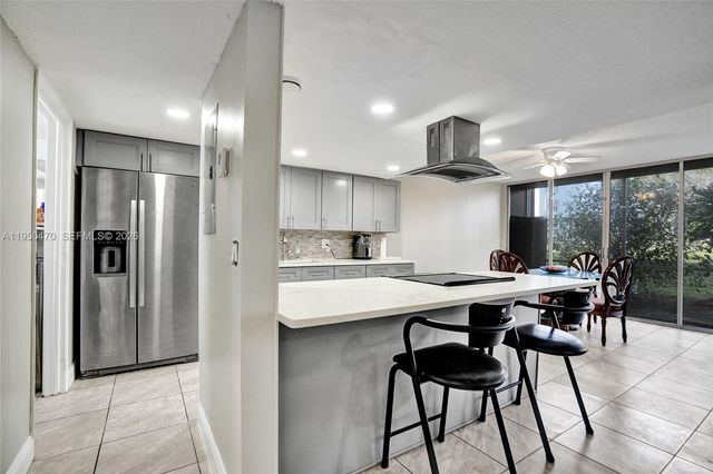 9451 Live Oak Pl 102, Davie, FL 33324