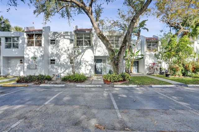 9451 Live Oak Pl 102, Davie, FL 33324