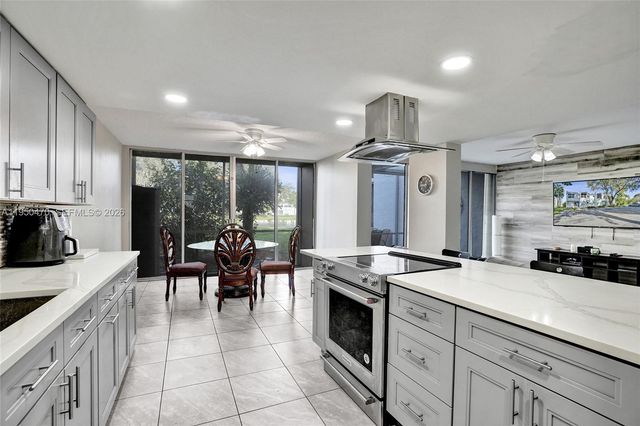 9451 Live Oak Pl 102, Davie, FL 33324