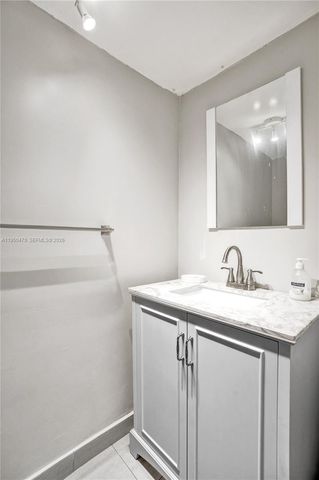 9451 Live Oak Pl 102, Davie, FL 33324