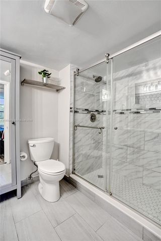 9451 Live Oak Pl 102, Davie, FL 33324