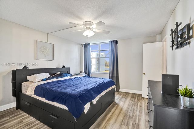 9451 Live Oak Pl 102, Davie, FL 33324