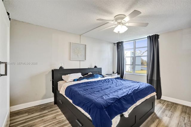 9451 Live Oak Pl 102, Davie, FL 33324