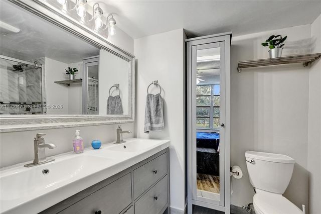 9451 Live Oak Pl 102, Davie, FL 33324