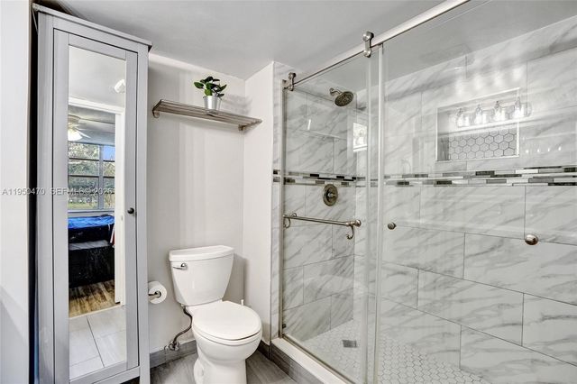 9451 Live Oak Pl 102, Davie, FL 33324