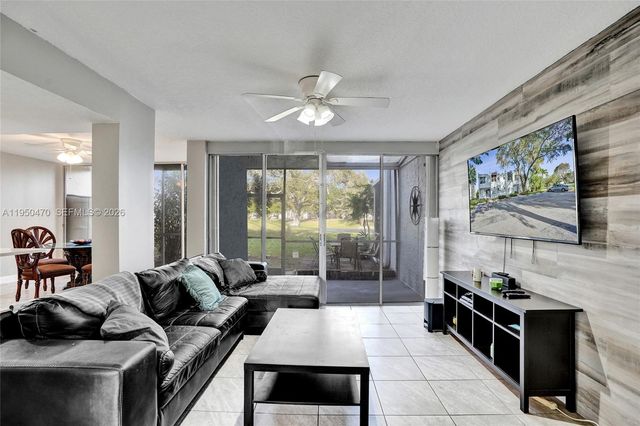 9451 Live Oak Pl 102, Davie, FL 33324