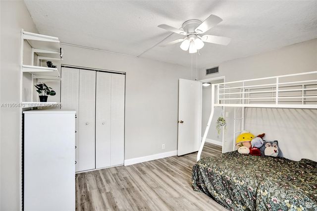 9451 Live Oak Pl 102, Davie, FL 33324