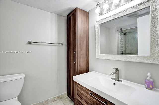 9451 Live Oak Pl 102, Davie, FL 33324