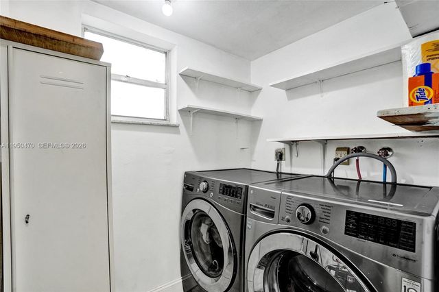 9451 Live Oak Pl 102, Davie, FL 33324