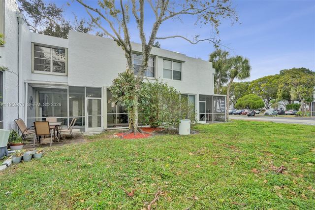 9451 Live Oak Pl 102, Davie, FL 33324