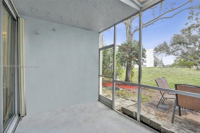 9451 Live Oak Pl 102, Davie, FL 33324