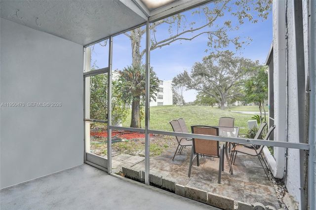 9451 Live Oak Pl 102, Davie, FL 33324