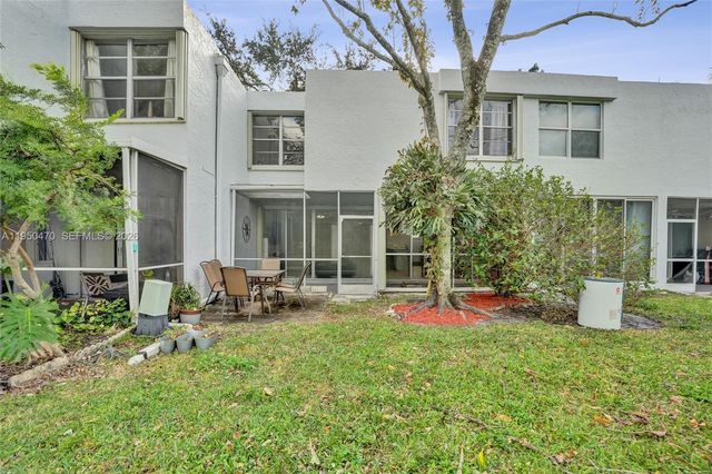 9451 Live Oak Pl 102, Davie, FL 33324