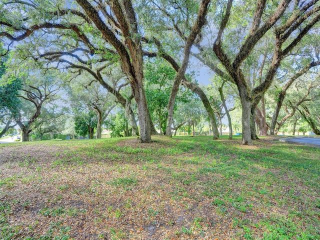 9451 Live Oak Pl 102, Davie, FL 33324