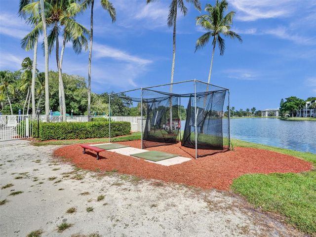 9451 Live Oak Pl 102, Davie, FL 33324