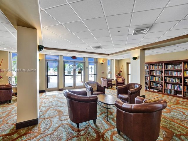 9451 Live Oak Pl 102, Davie, FL 33324