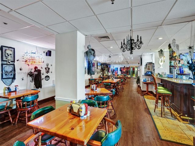 9451 Live Oak Pl 102, Davie, FL 33324